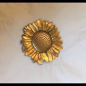 HOST PICK💕vintage Sunflower Brooch💕HP